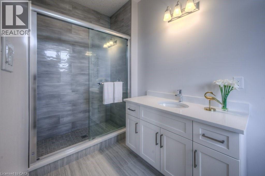 48 Main Street E, Innerkip, ON - Indoor Photo Showing Bathroom