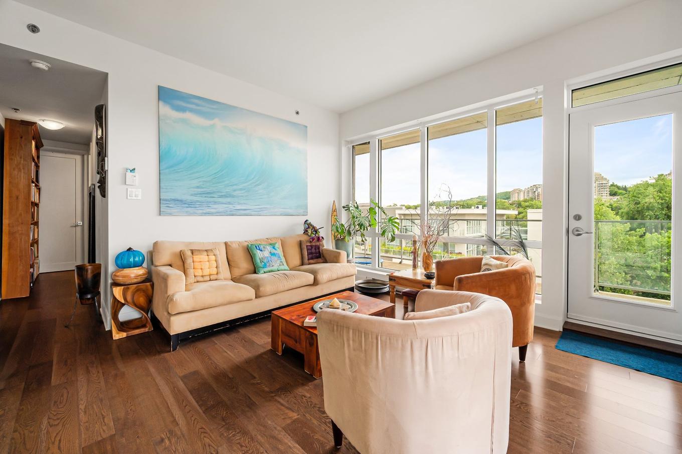 Salon - 701-245 Ch. Bates, Mont-Royal, QC - Indoor Photo Showing Living Room