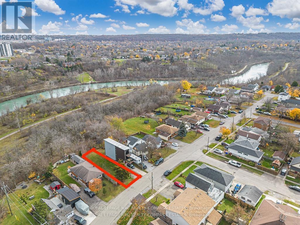 15 Hillview Road N, St. Catharines (Western Hill), ON