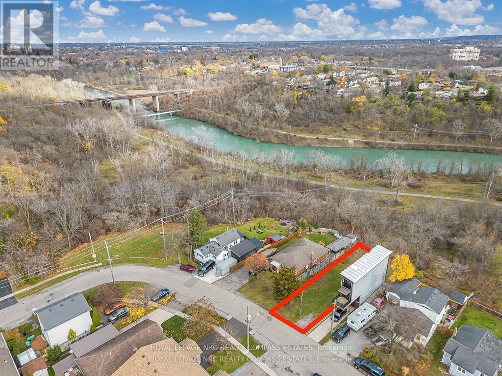 15 Hillview Road N, St. Catharines (Western Hill), ON