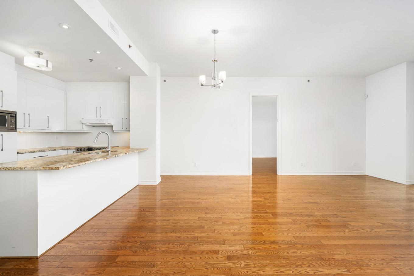 Salle à manger - 618-3625 Rue Jean-Gascon, Montréal (Saint-Laurent), QC - Indoor Photo Showing Kitchen With Double Sink