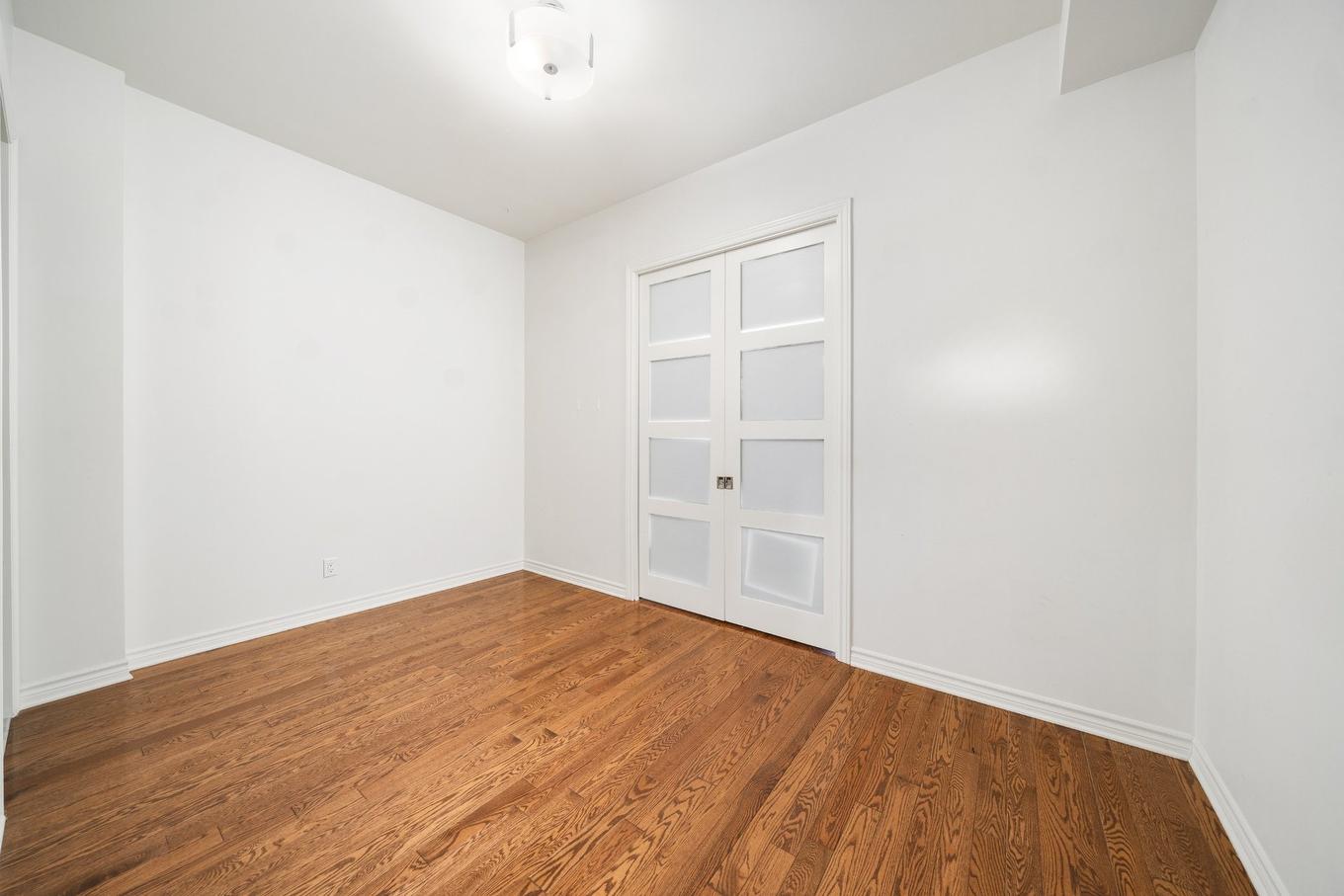 Bureau - 618-3625 Rue Jean-Gascon, Montréal (Saint-Laurent), QC - Indoor Photo Showing Other Room