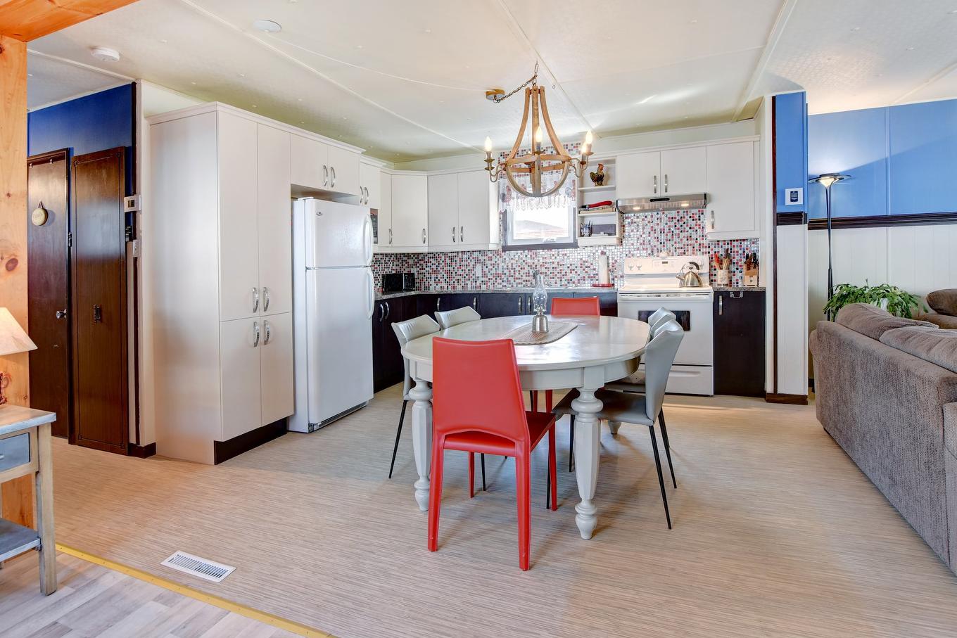 Kitchen - 75 Rue De La Cascade, Saint-Côme, QC - Indoor Photo Showing Other Room