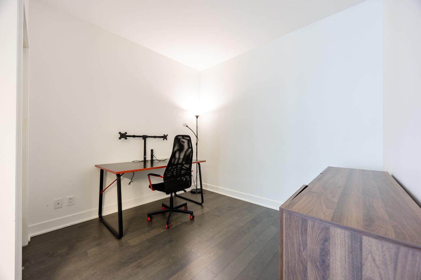 Den - 2210-1050 Rue Drummond, Montréal (Ville-Marie), QC - Indoor