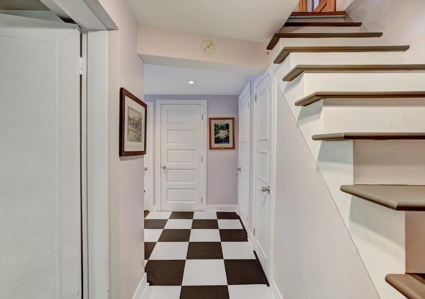 Basement - 239 Av. Carlyle, Mont-Royal, QC - Indoor