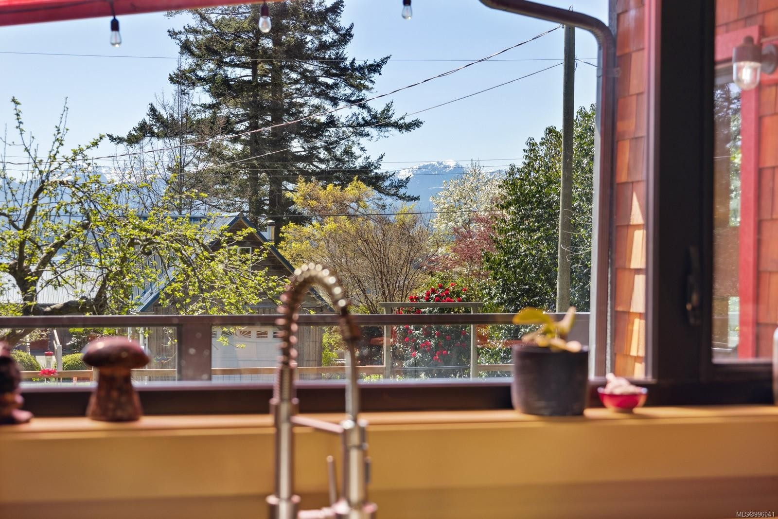 1304 Midden Rd, Comox, BC