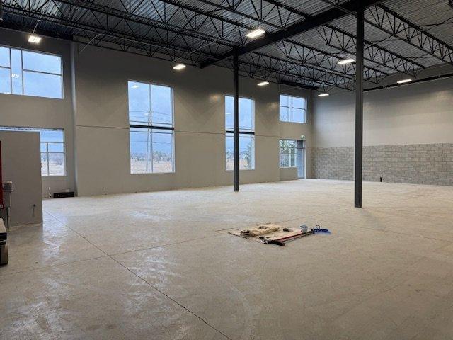 Warehouse - 202 Ch. De La Traverse, Sainte-Anne-Des-Plaines, QC