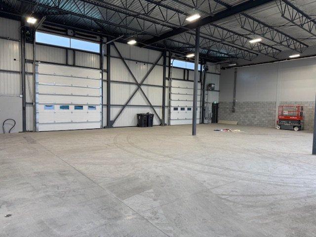 Warehouse - 202 Ch. De La Traverse, Sainte-Anne-Des-Plaines, QC