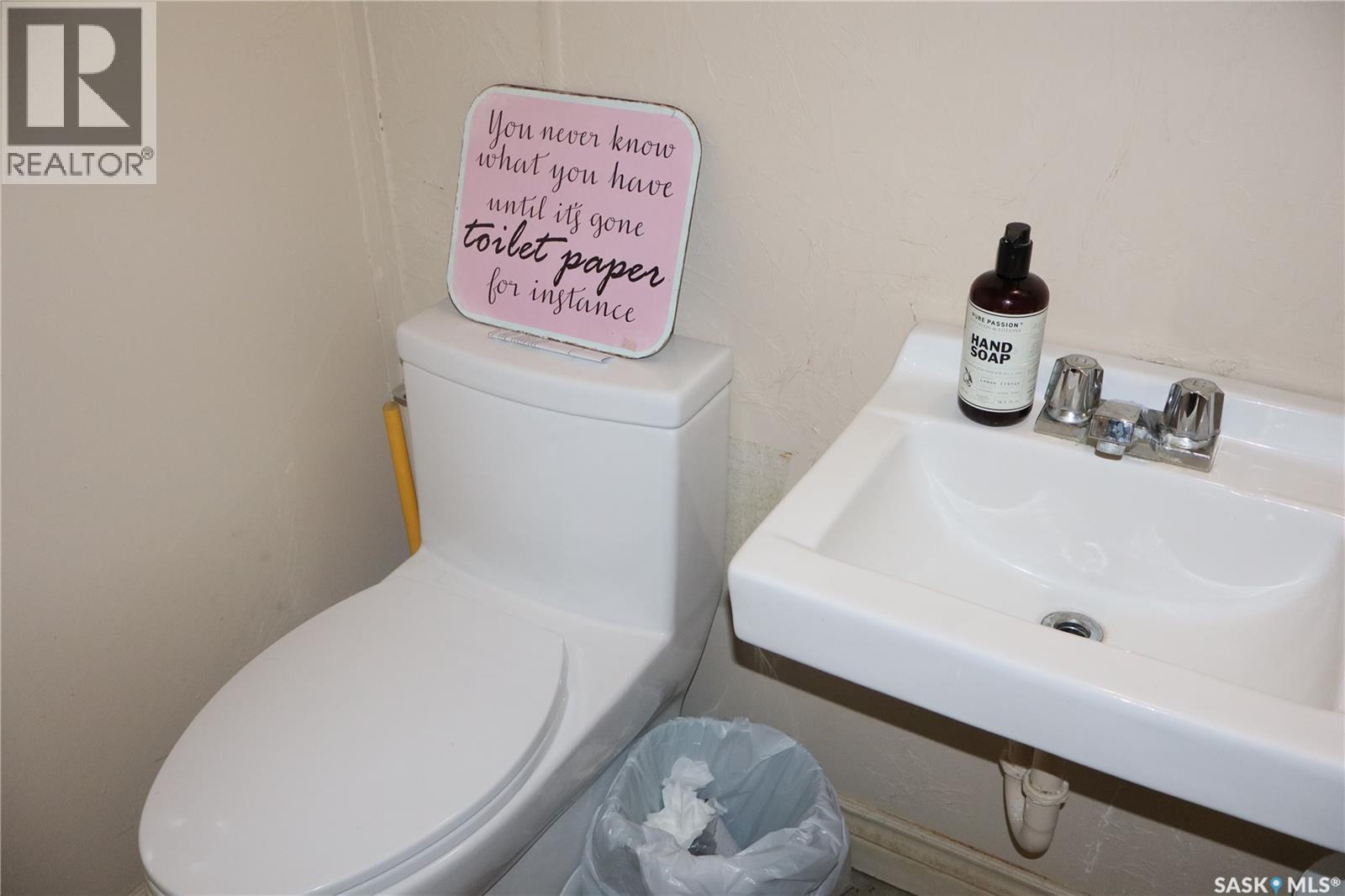 128 Centre Street, Assiniboia, SK