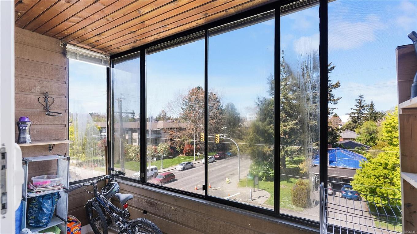 404-1571 Mortimer St, Saanich, BC - Photo Showing Other Room