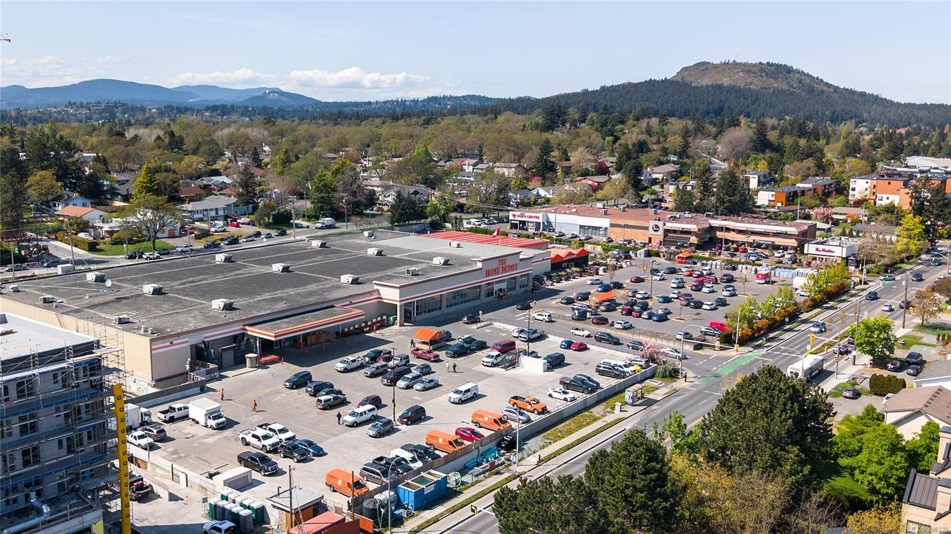 404-1571 Mortimer St, Saanich, BC - Outdoor With View