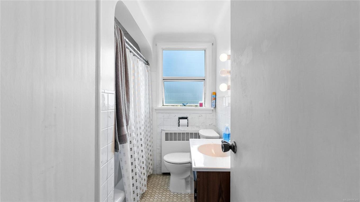 903 Shirley Rd, Esquimalt, BC