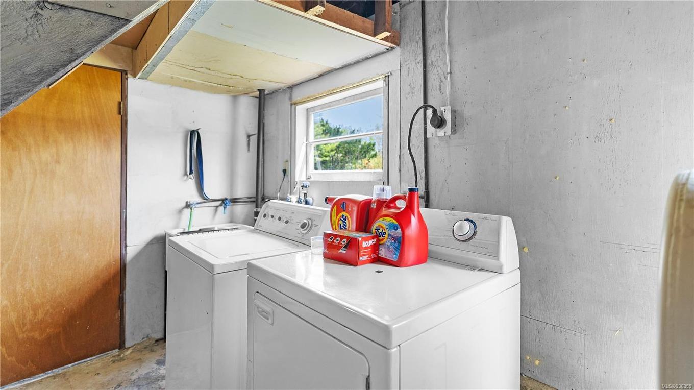 903 Shirley Rd, Esquimalt, BC