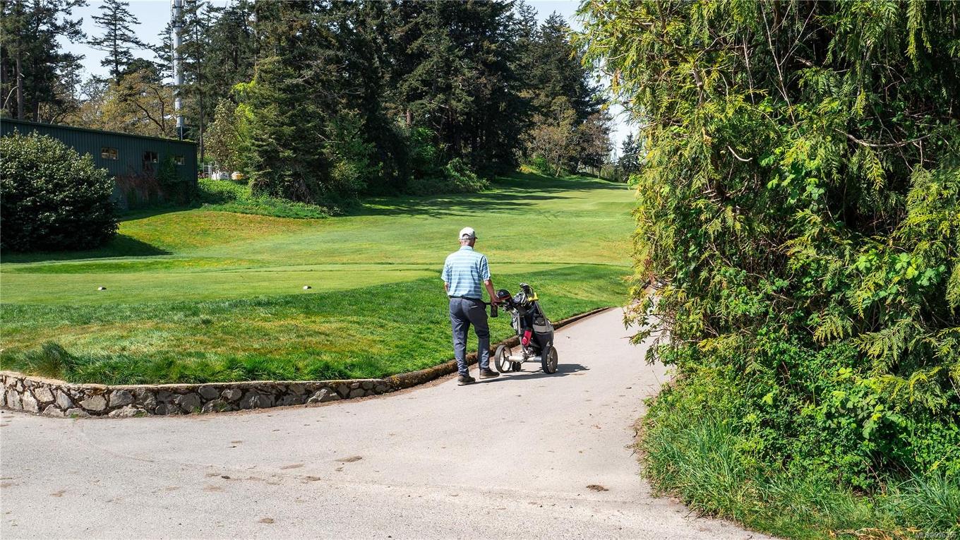 903 Shirley Rd, Esquimalt, BC