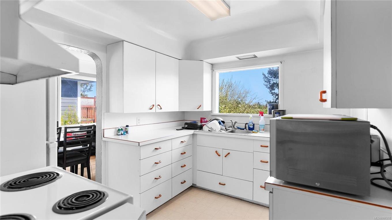 903 Shirley Rd, Esquimalt, BC