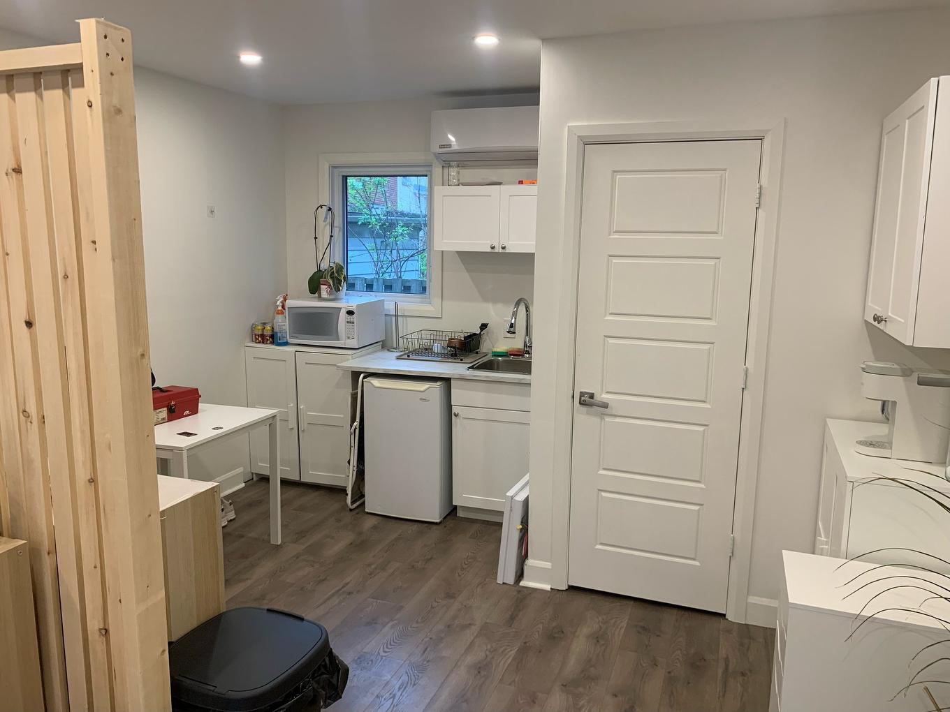 Cuisine - 97 - 101 Av. Donegani, Pointe-Claire, QC - Indoor Photo Showing Laundry Room