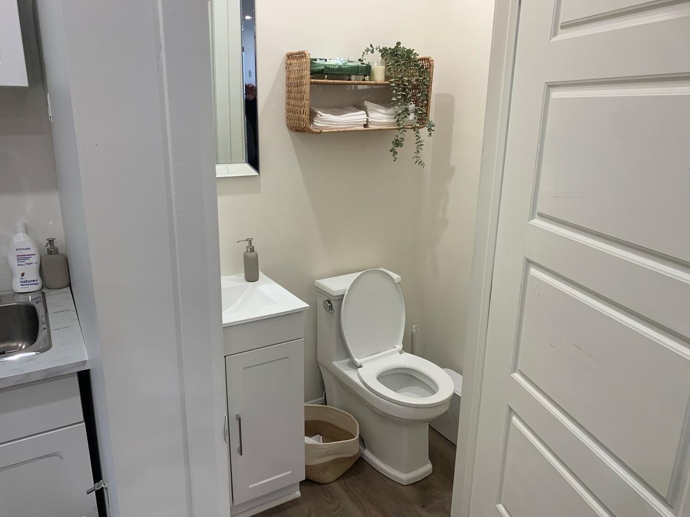 Salle de bains - 97 - 101 Av. Donegani, Pointe-Claire, QC - Indoor Photo Showing Bathroom