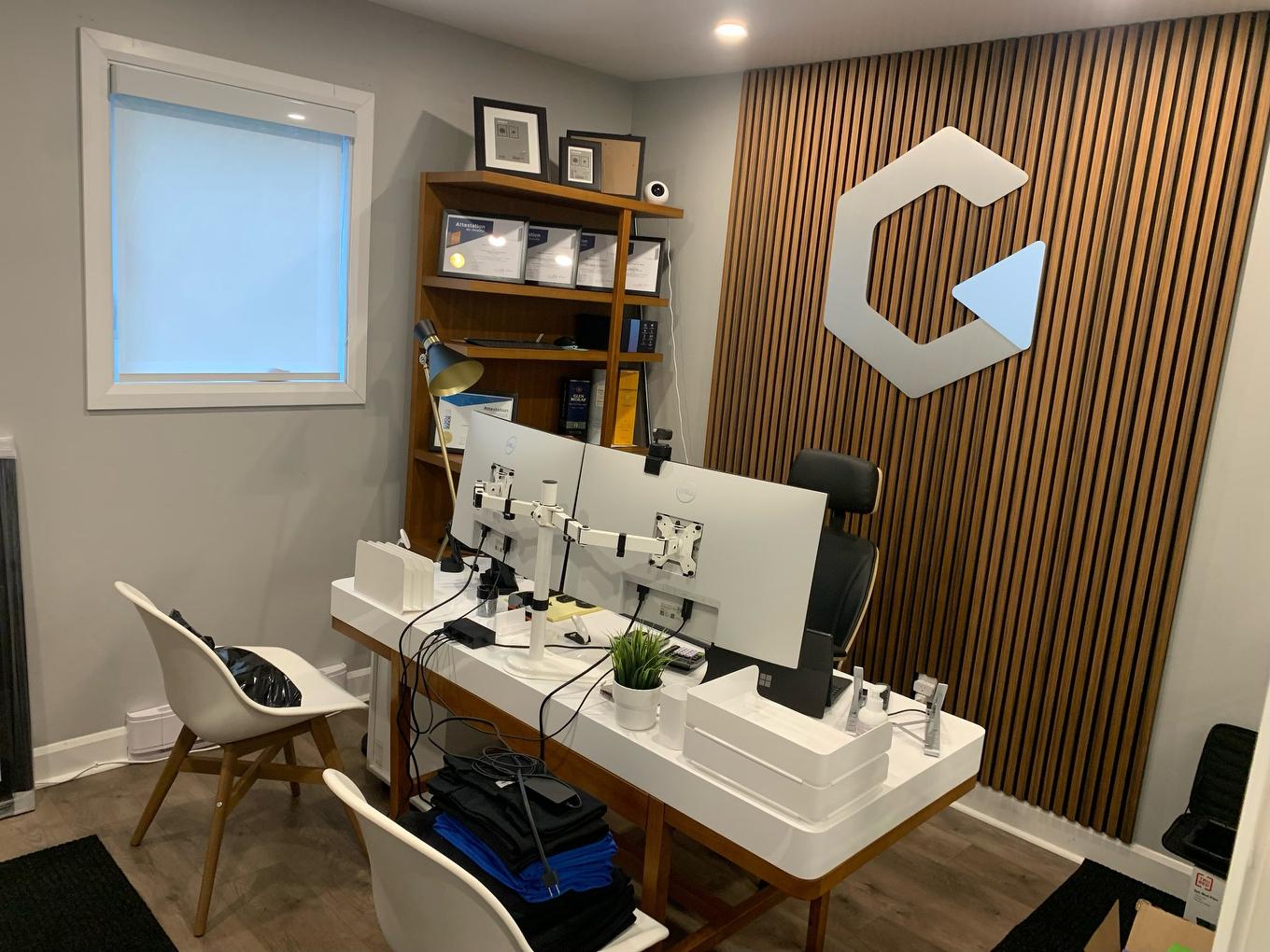 Commerce - 97 - 101 Av. Donegani, Pointe-Claire, QC - Indoor