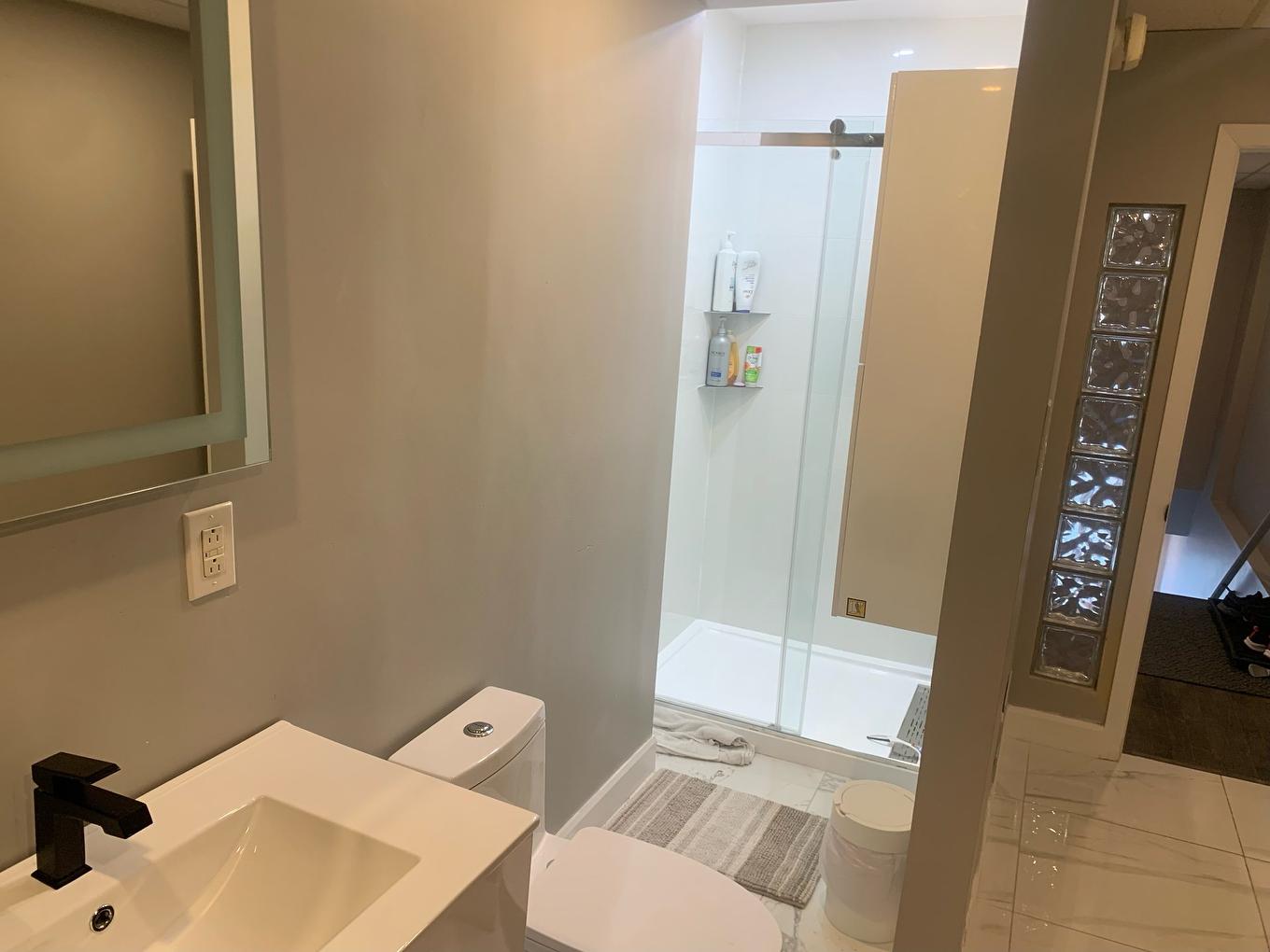 Salle de bains - 97 - 101 Av. Donegani, Pointe-Claire, QC - Indoor Photo Showing Bathroom