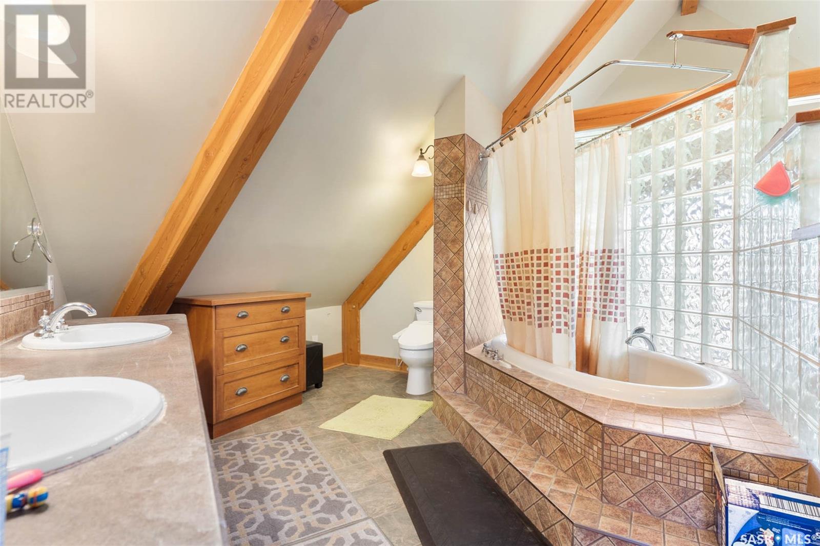 Cao Residence, Corman Park Rm No. 344, SK - Indoor Photo Showing Bathroom