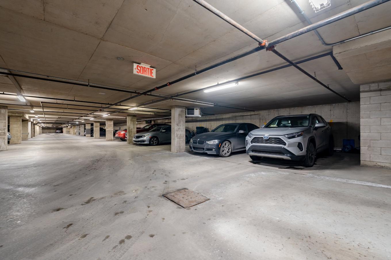 Garage - 308-995 Rue Jules-Poitras, Montréal (Saint-Laurent), QC - Indoor Photo Showing Garage