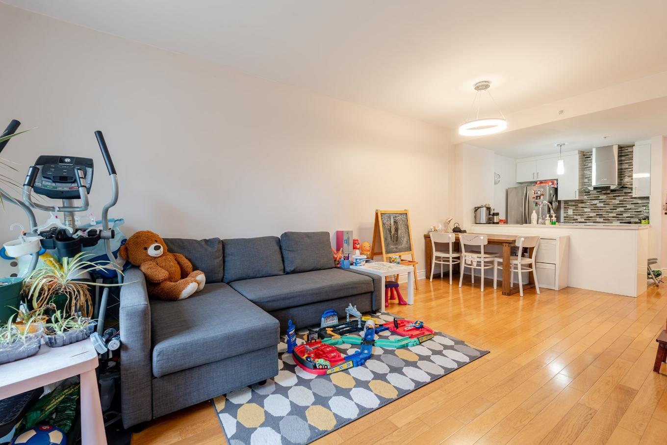 Salon - 308-995 Rue Jules-Poitras, Montréal (Saint-Laurent), QC - Indoor Photo Showing Living Room