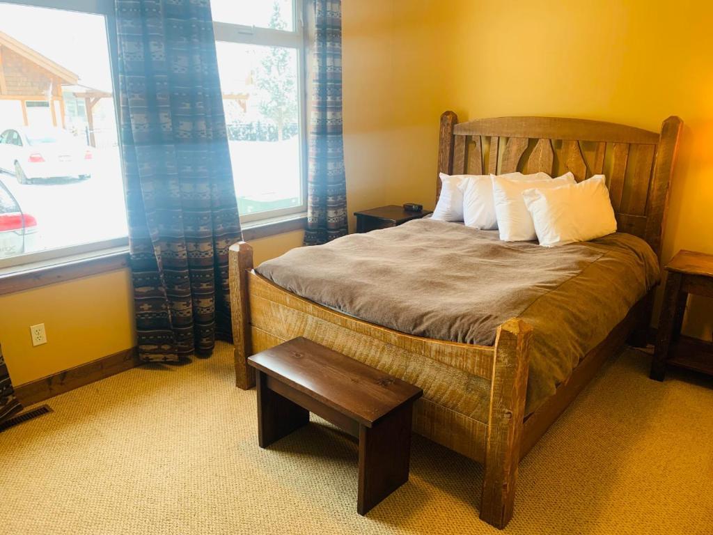 M4-A-1351 Gerry Sorensen Way, Kimberley, BC - Indoor Photo Showing Bedroom