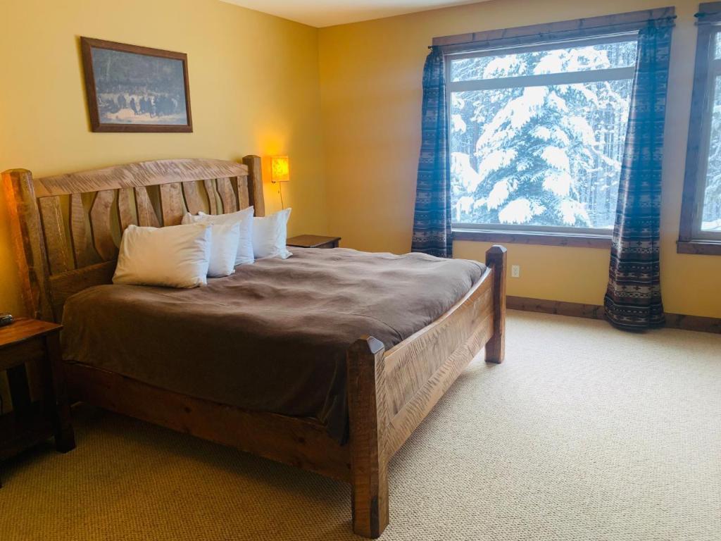 M4-A-1351 Gerry Sorensen Way, Kimberley, BC - Indoor Photo Showing Bedroom