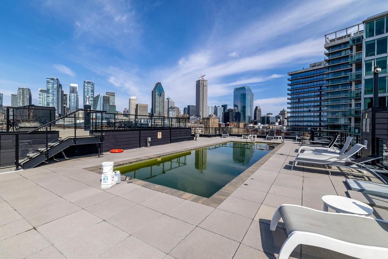 Piscine - 511-225 Rue De La Montagne, Montréal (Le Sud-Ouest), QC - Outdoor With In Ground Pool