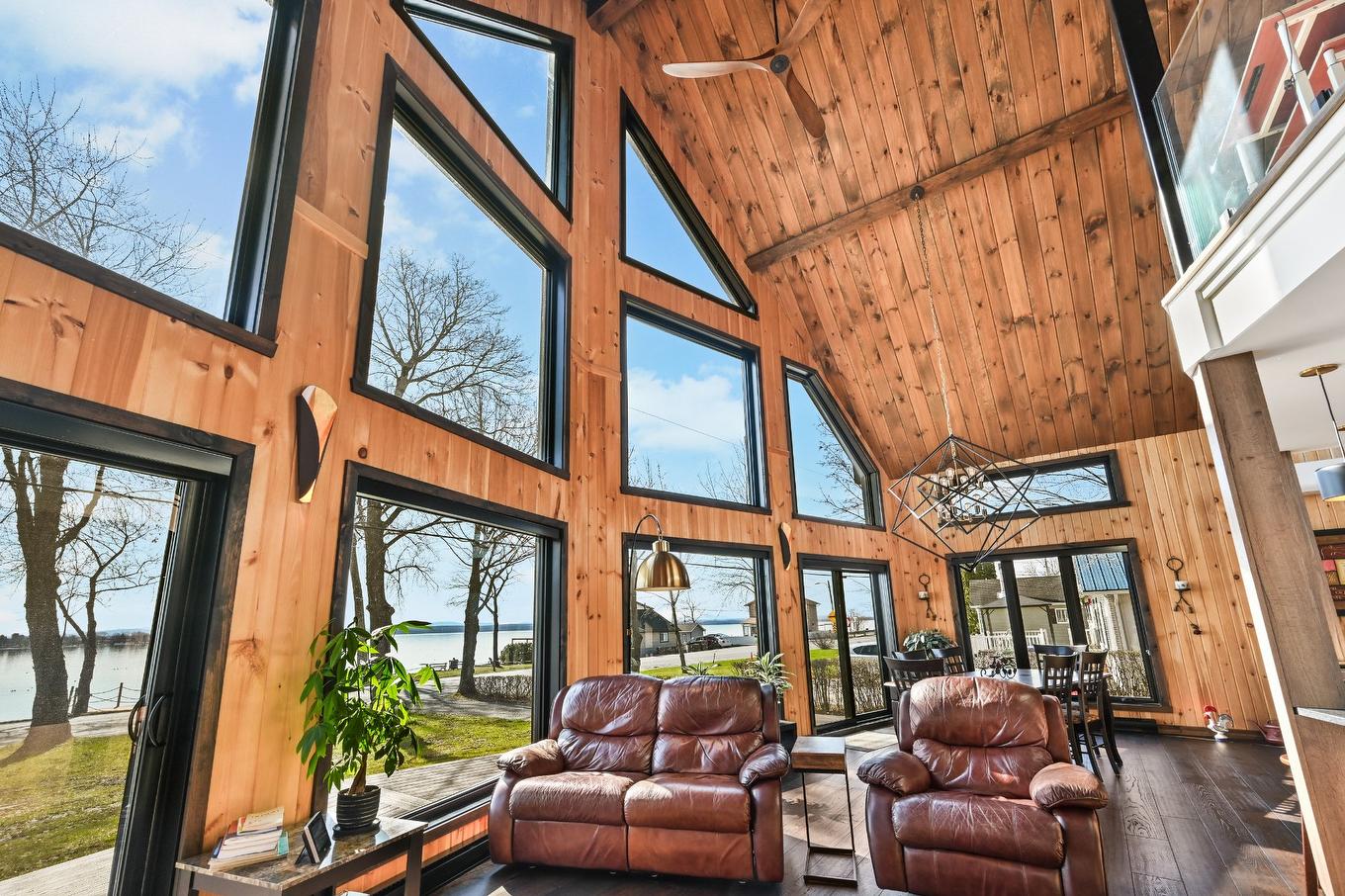 Overall view - 561 Av. De Venise O., Venise-En-Québec, QC - Indoor Photo Showing Living Room