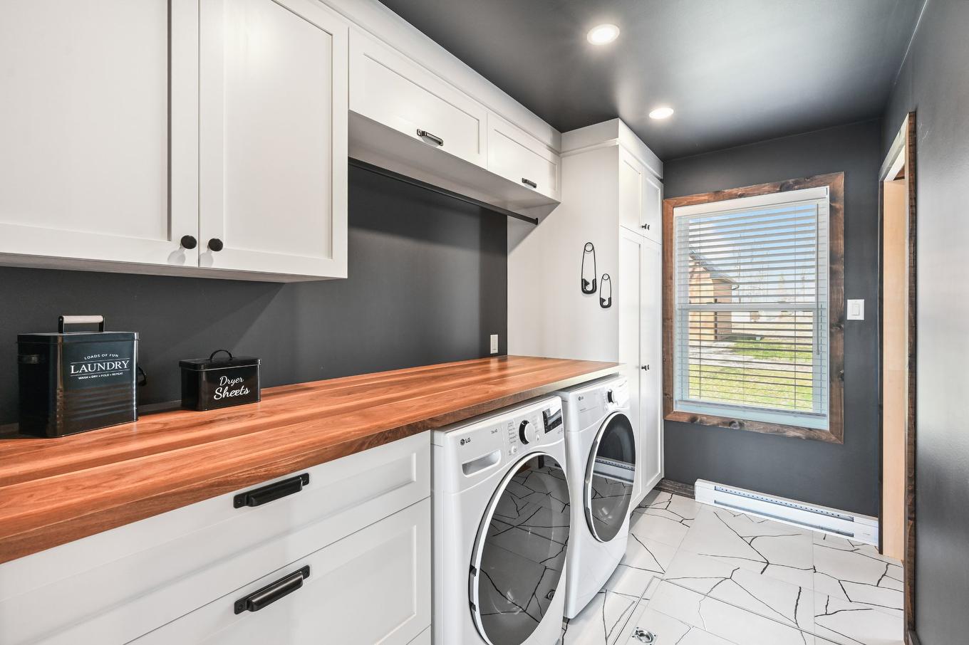Laundry room - 561 Av. De Venise O., Venise-En-Québec, QC - Indoor Photo Showing Laundry Room