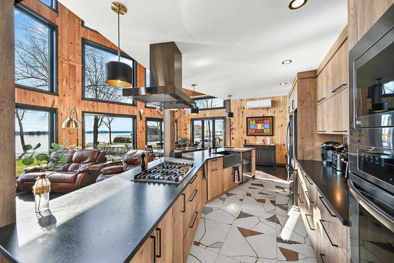 Kitchen - 561 Av. De Venise O., Venise-En-Québec, QC - Indoor