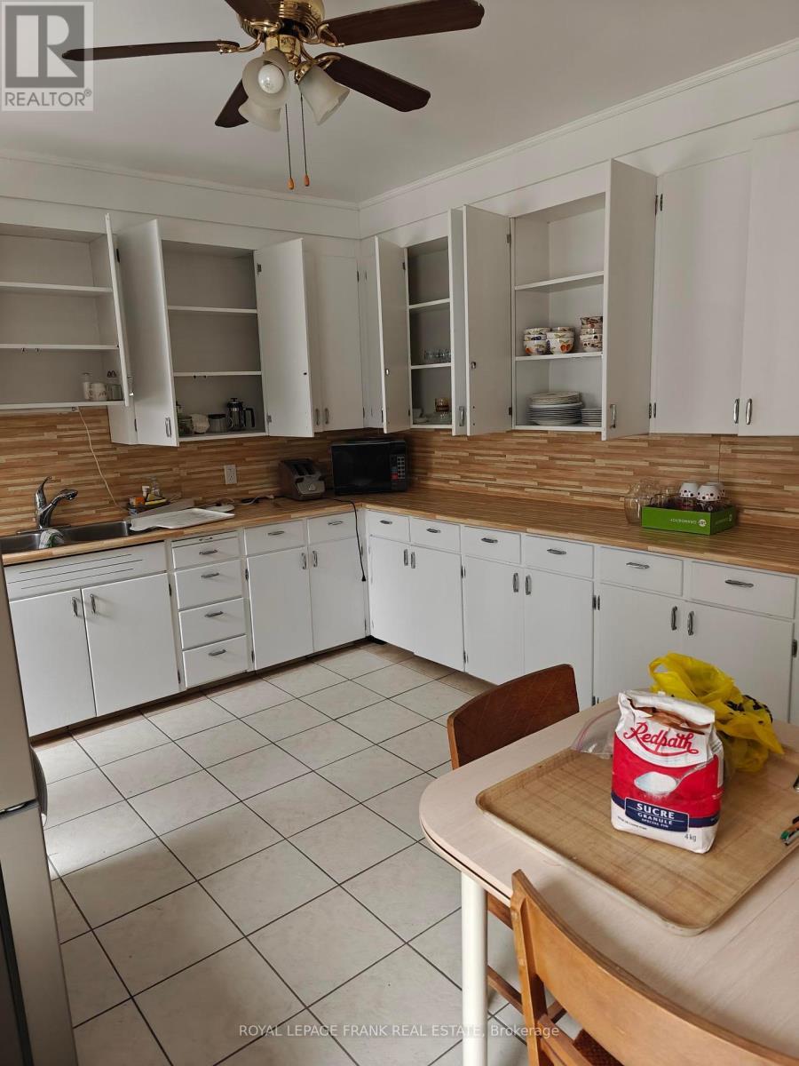 Room #10 - 374 Central Park Boulevard S, Oshawa (Central), ON - Indoor Photo Showing Kitchen With Double Sink