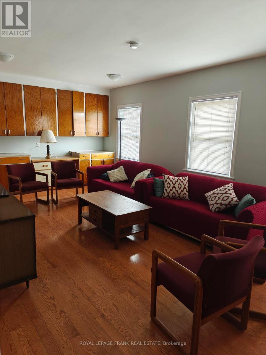 Room #10 - 374 Central Park Boulevard S, Oshawa (Central), ON - Indoor Photo Showing Living Room