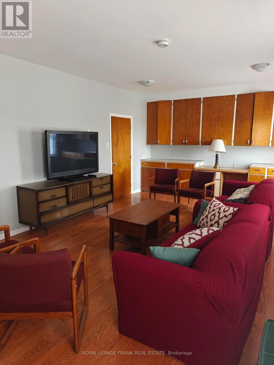 Room #10 - 374 Central Park Boulevard S, Oshawa (Central), ON - Indoor Photo Showing Living Room