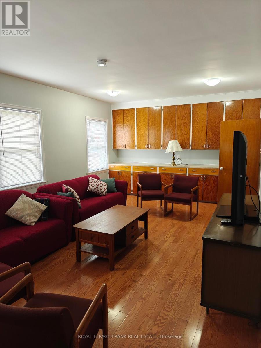 Room #10 - 374 Central Park Boulevard S, Oshawa (Central), ON - Indoor Photo Showing Living Room