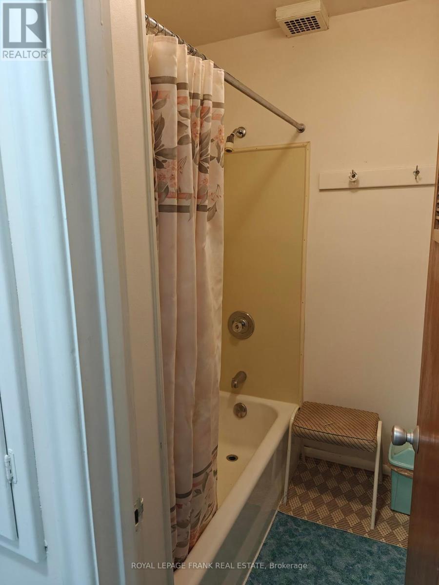 Room #10 - 374 Central Park Boulevard S, Oshawa (Central), ON - Indoor Photo Showing Bathroom