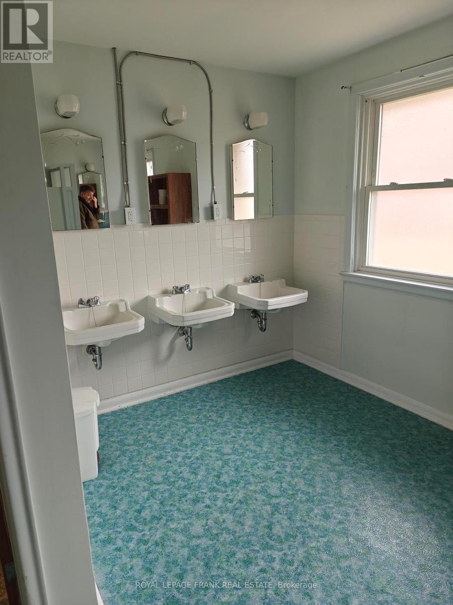 Room #10 - 374 Central Park Boulevard S, Oshawa (Central), ON - Indoor