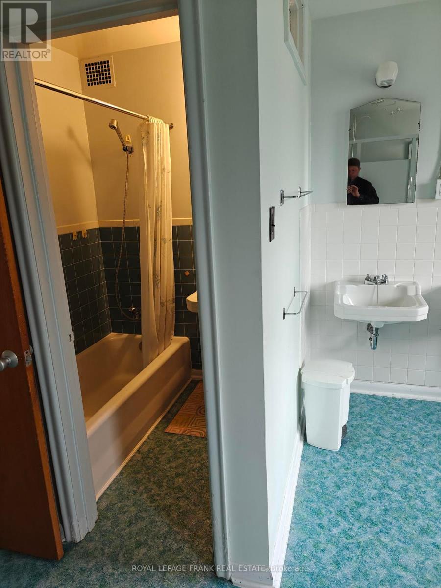 Room #10 - 374 Central Park Boulevard S, Oshawa (Central), ON - Indoor