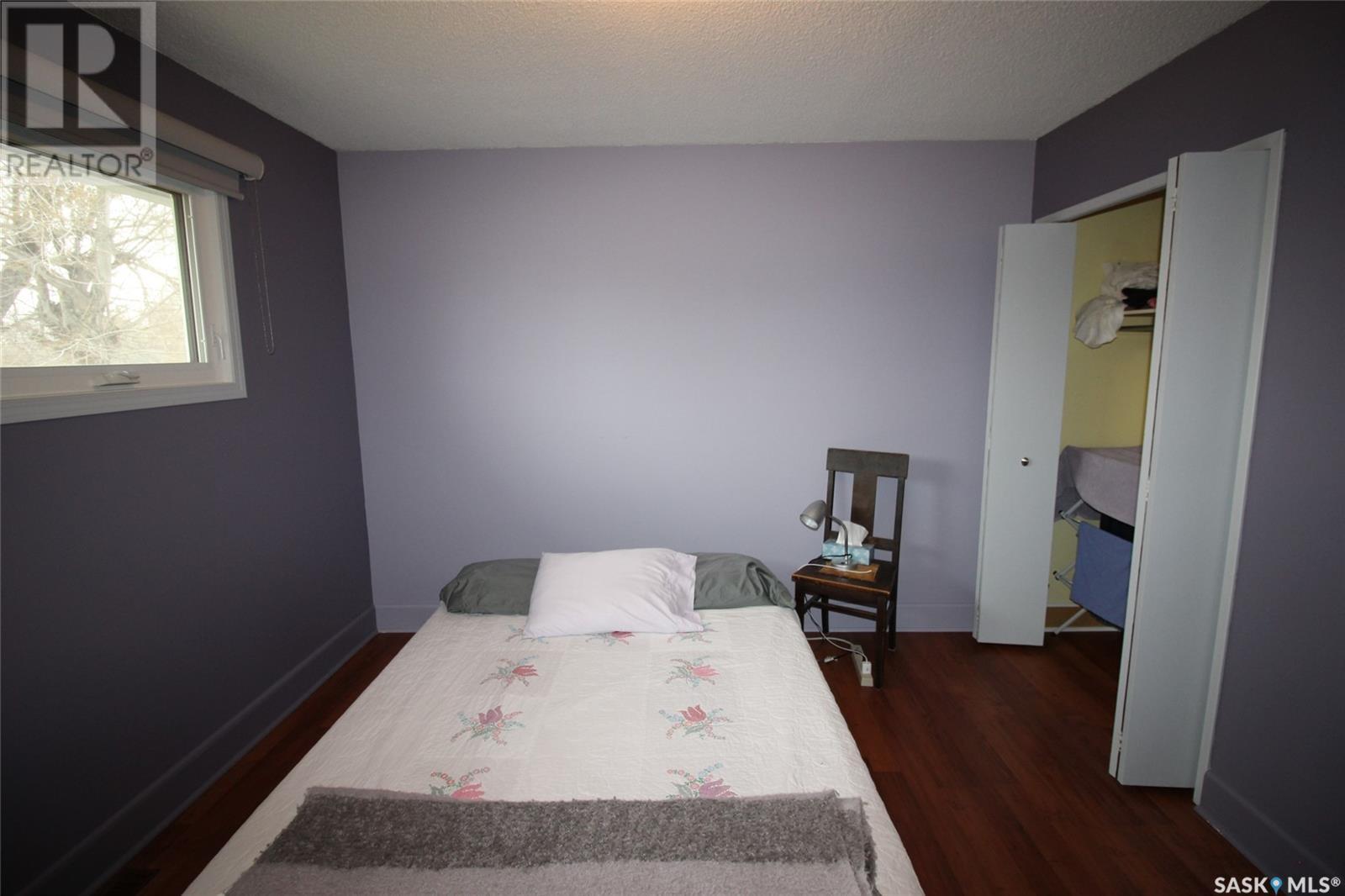 128 1St Street E, Frontier, SK - Indoor Photo Showing Bedroom