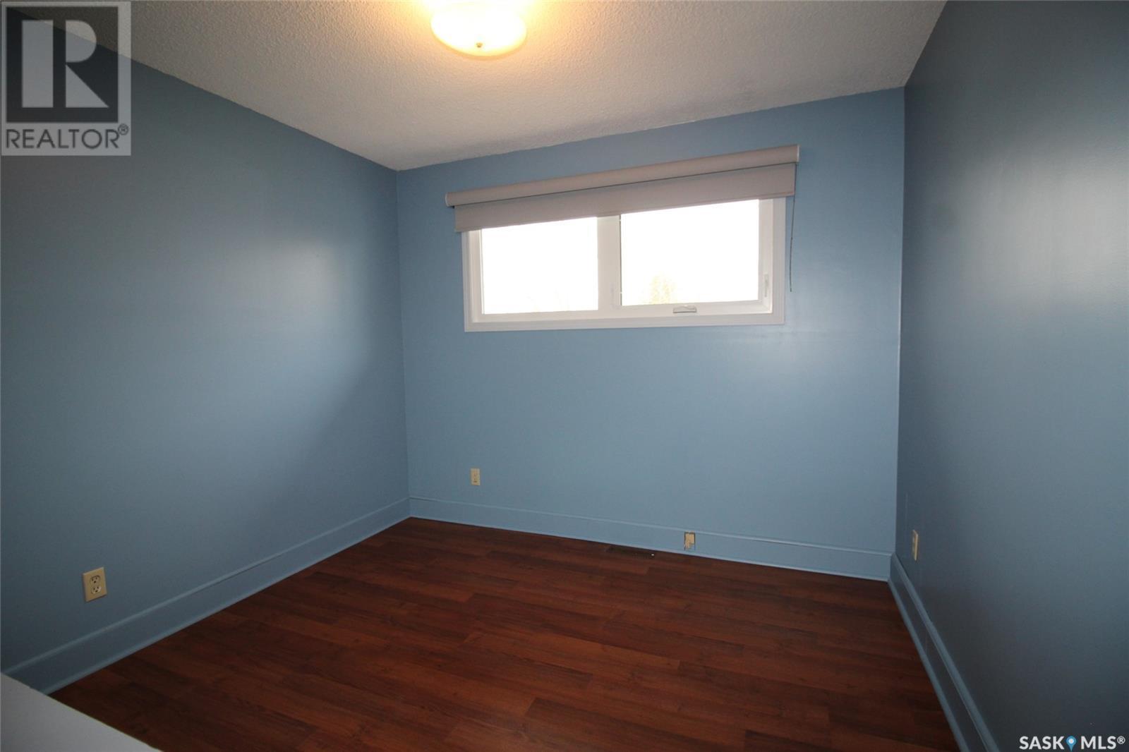128 1St Street E, Frontier, SK - Indoor Photo Showing Other Room