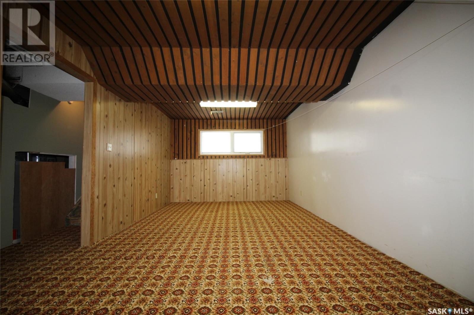 128 1St Street E, Frontier, SK - Indoor Photo Showing Other Room