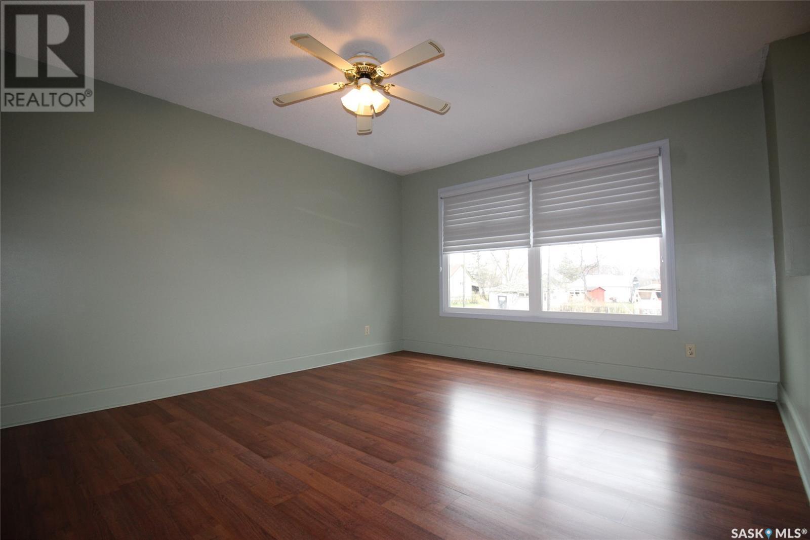 128 1St Street E, Frontier, SK - Indoor Photo Showing Other Room