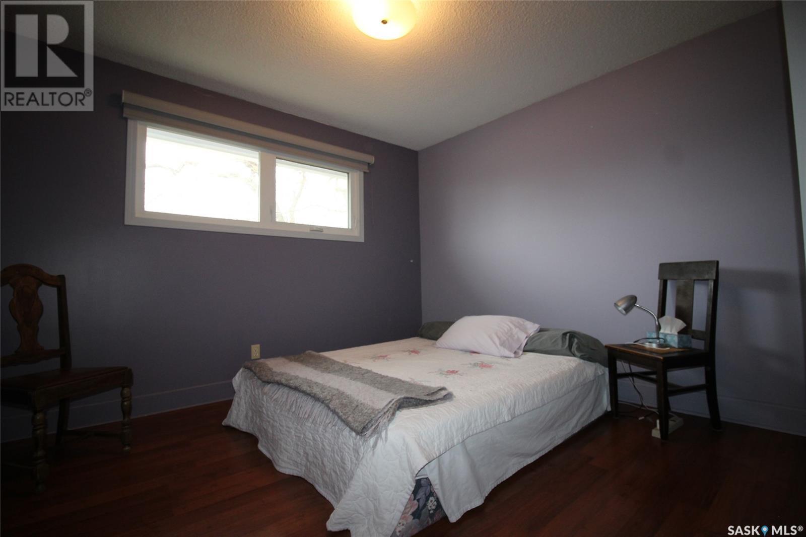 128 1St Street E, Frontier, SK - Indoor Photo Showing Bedroom