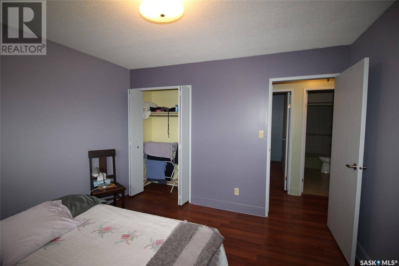 128 1St Street E, Frontier, SK - Indoor Photo Showing Bedroom