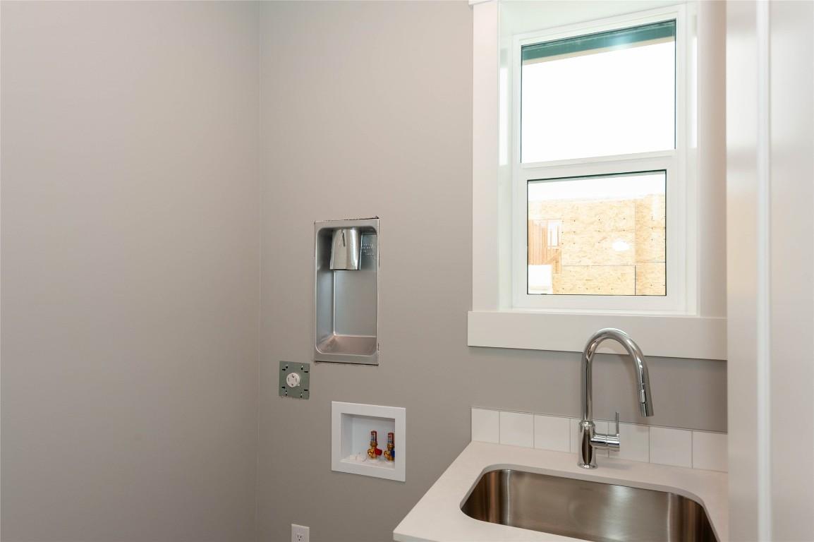 450 Poplar Drive, Logan Lake, BC - Indoor Photo Showing Other Room