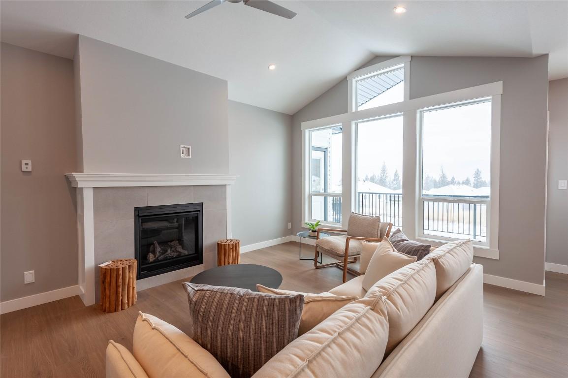 450 Poplar Drive, Logan Lake, BC - Indoor Photo Showing Living Room With Fireplace