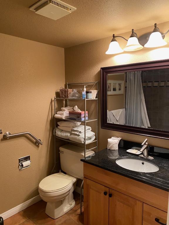 190-850 Northstar Drive, Kimberley, BC - Indoor Photo Showing Bathroom