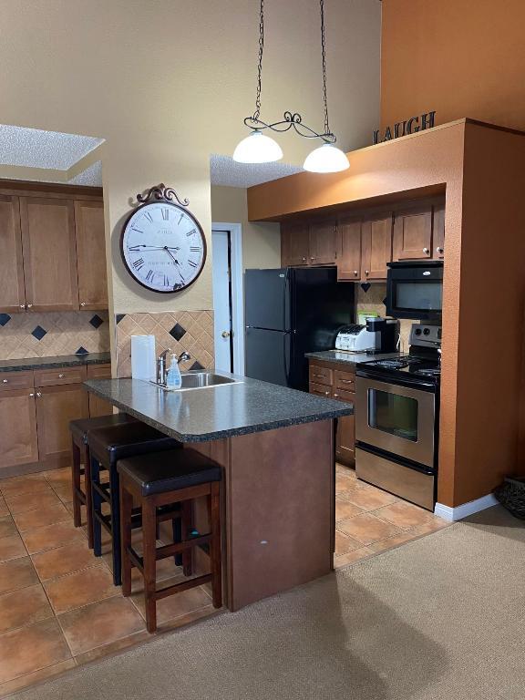 190-850 Northstar Drive, Kimberley, BC - Indoor Photo Showing Kitchen