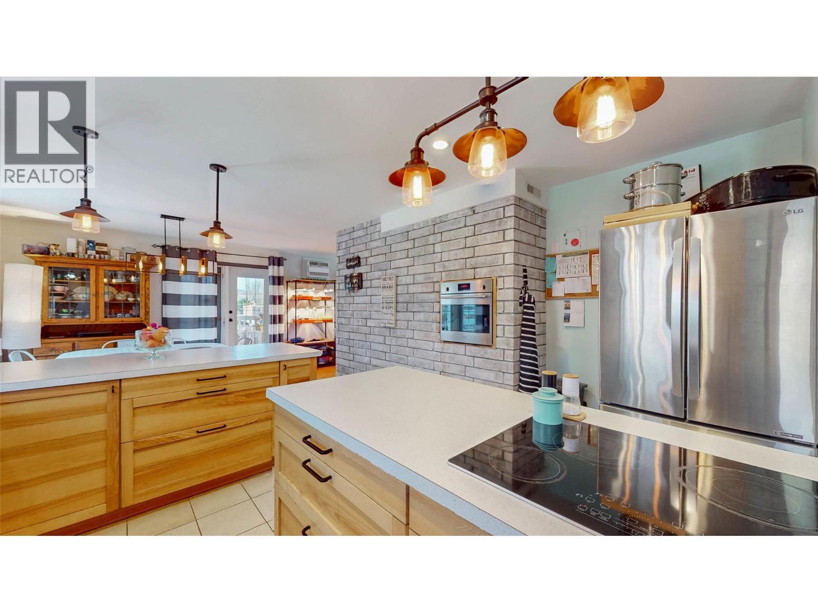 6743 Meadows Drive, Oliver, BC - Indoor Photo Showing Kitchen